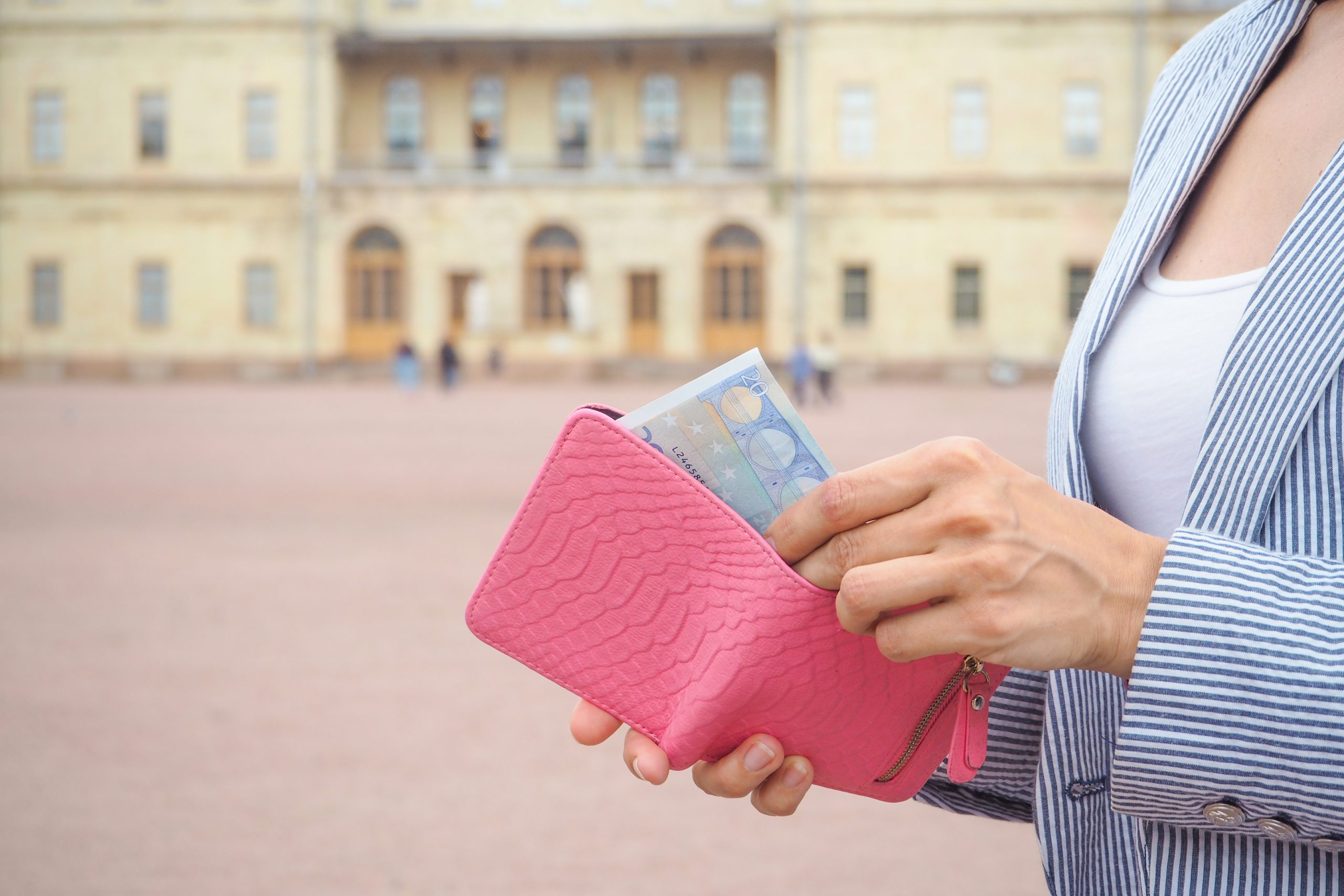 برای سفر به دبی چه ارزی ببریم