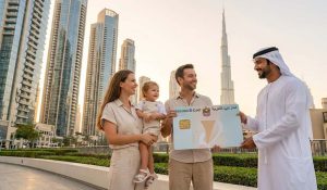 خانواده مهاجر در دبی در حال دریافت Emirates ID